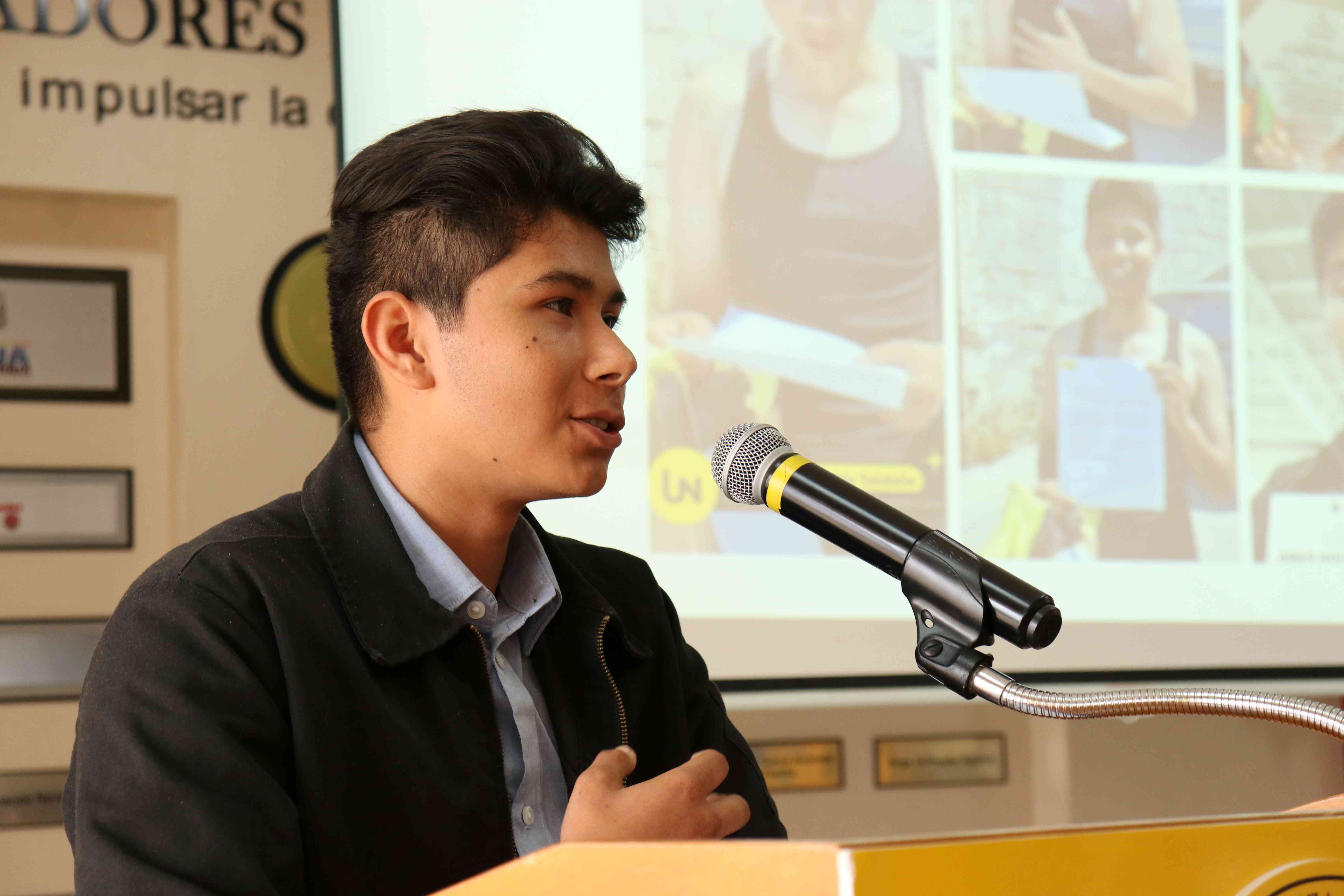 CETYS celebra talento y compromiso con beca a estudiante destacado