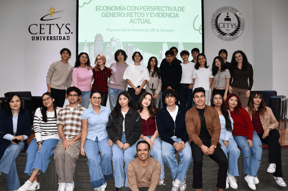 Estudiantes de Mercadotecnia Estratégica analizan la brecha salarial de género en panel académico