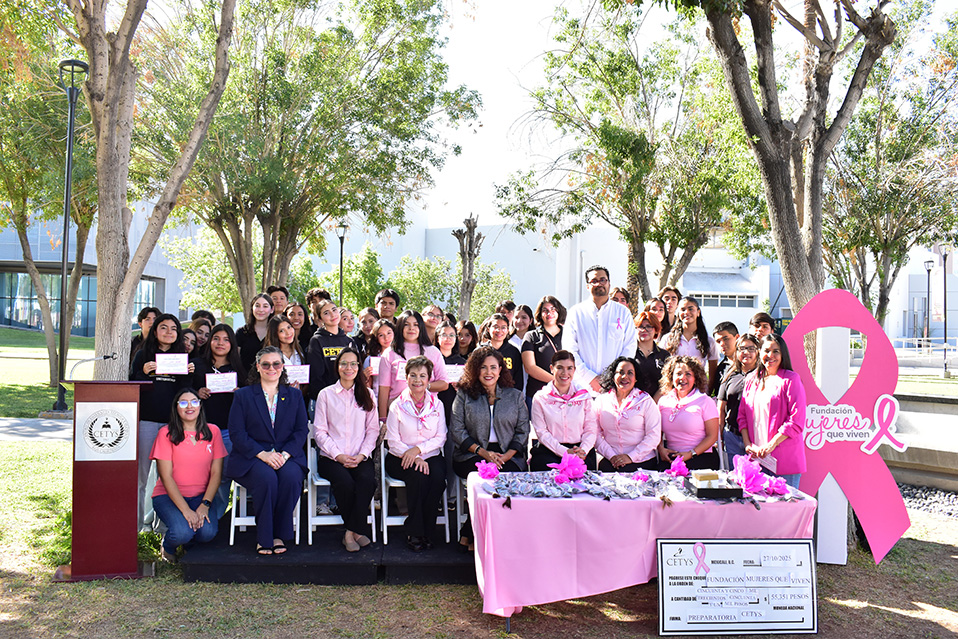 Estudiantes de Preparatoria CETYS entregan donativo rosa a Mujeres que Viven