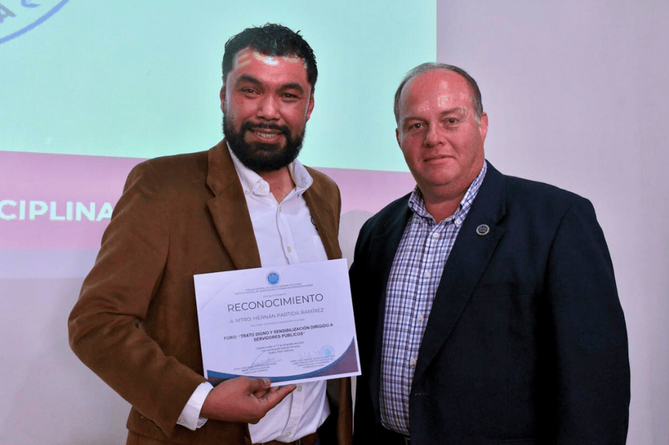 Mtro. Hernán Partida imparte conferencia sobre derechos humanos a personal de la Fiscalía de BC