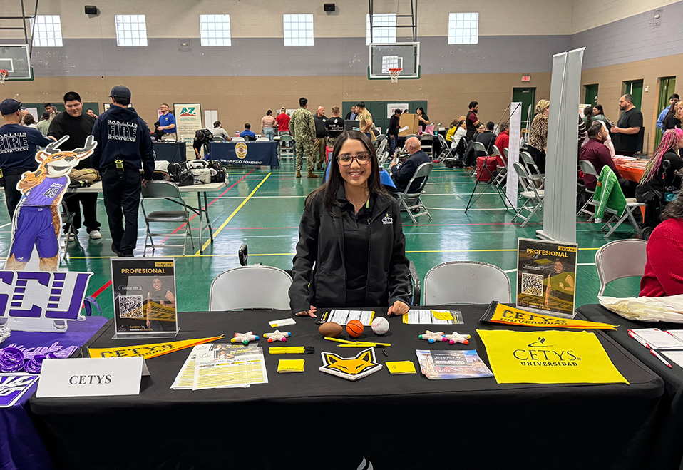 CETYS Universidad participa en feria educativa en San Luis High School