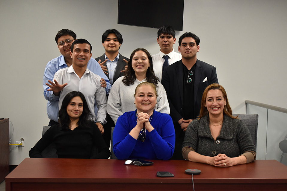 Sociedad de Debate de CETYS destaca en Torneo Legados con enfoque binacional