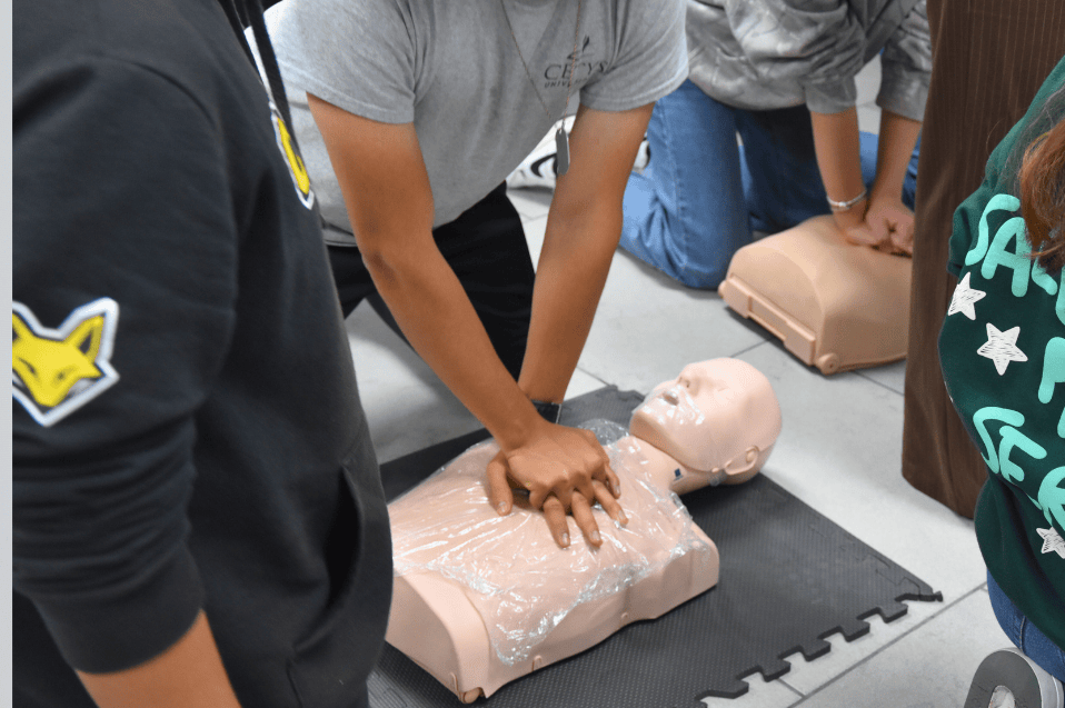 Estudiantes de Preparatoria CETYS aprenden de RCP y atención de emergencias cardiovasculares