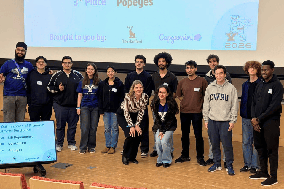 Hiram Zúñiga logra 3.° lugar en competencia de computación cuántica en Yale University
