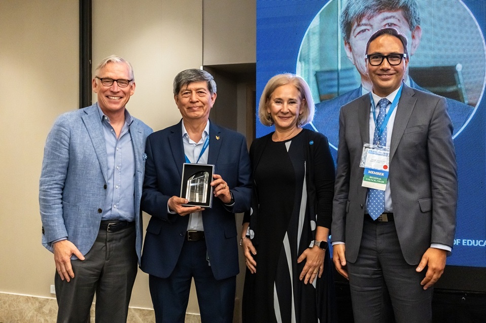 Dr. Fernando León García, Rector de CETYS, distinguido con el CASE Leadership Award 2026