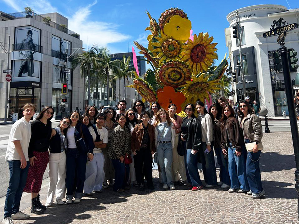 Alumnos de Mercadotecnia Estratégica fortalecen su formación con visita académica a Los Ángeles