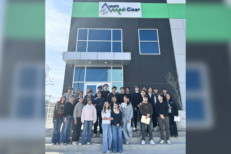 Estudiantes de la Escuela de Administración y Negocios fortalecen aprendizaje práctico con visita industrial