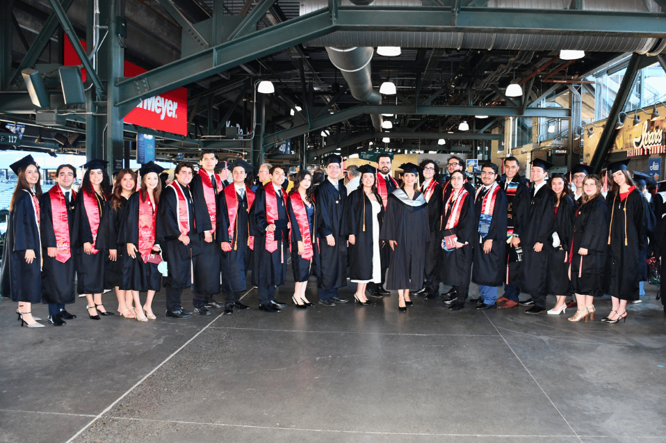 Graduados de la Generación 2026 celebran en Seattle EUA la obtención de su doble grado internacional