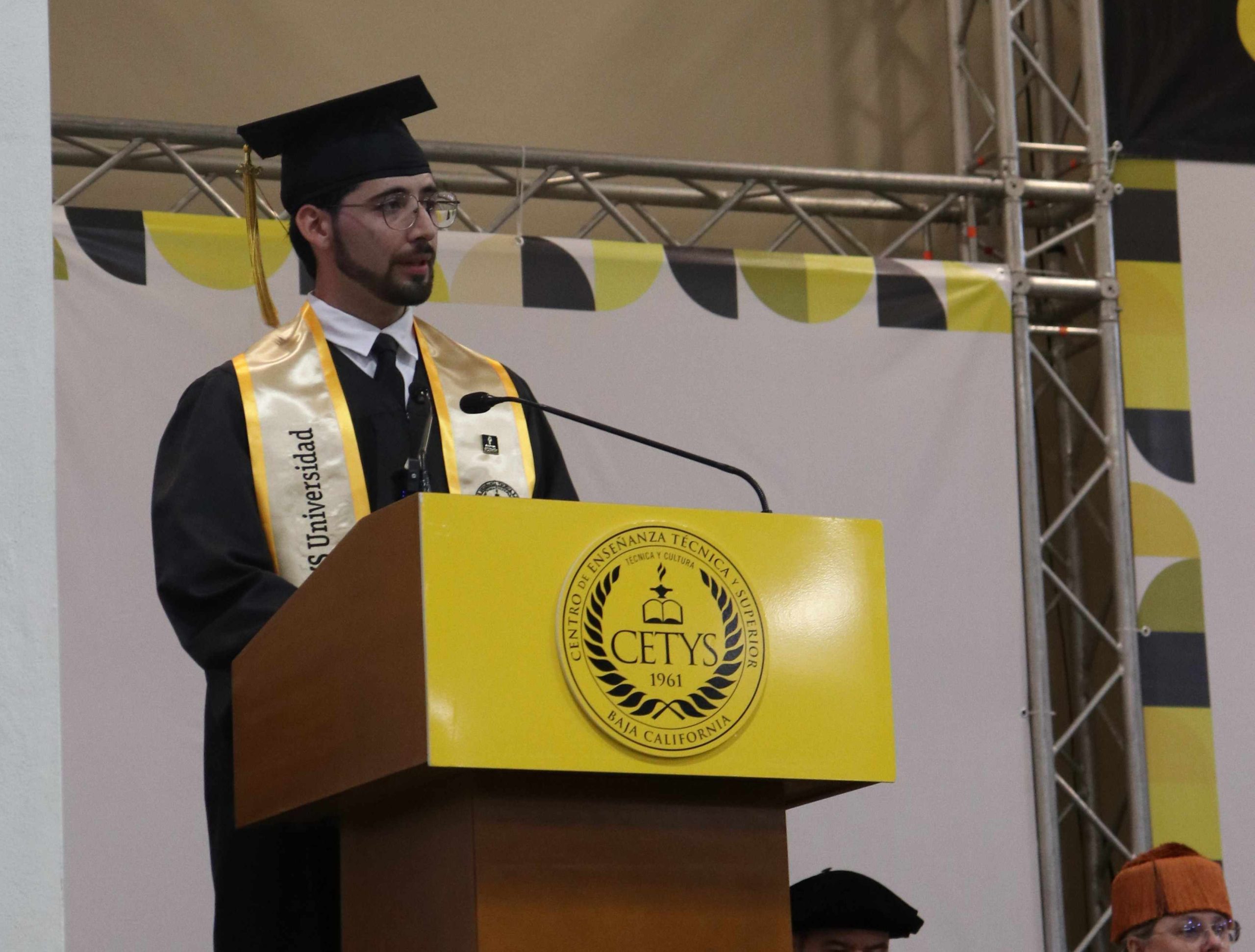 Ing. Luis Arturo Consuelos Apodaca, representante de los egresados de Profesional y Posgrado
