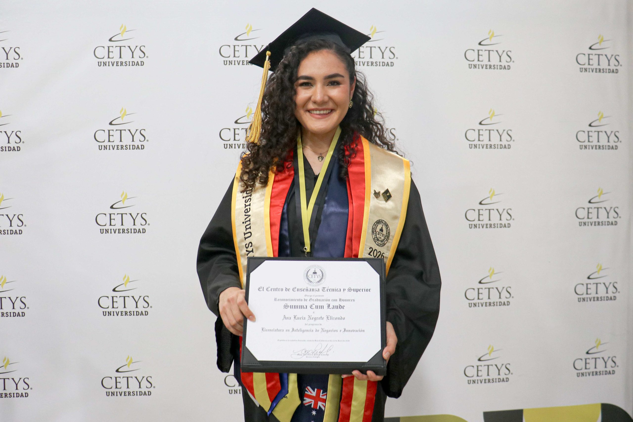 De estudiante a líder universitaria: egresada de CETYS destaca el impacto de una formación integral en su trayectoria