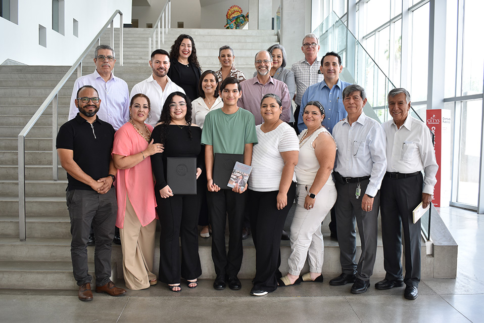 Estudiantes de Baja California reciben las becas Ing. Jesús Alfonso Marín Jiménez e Ing. Ángel Montañez Aguilar para estudios profesionales