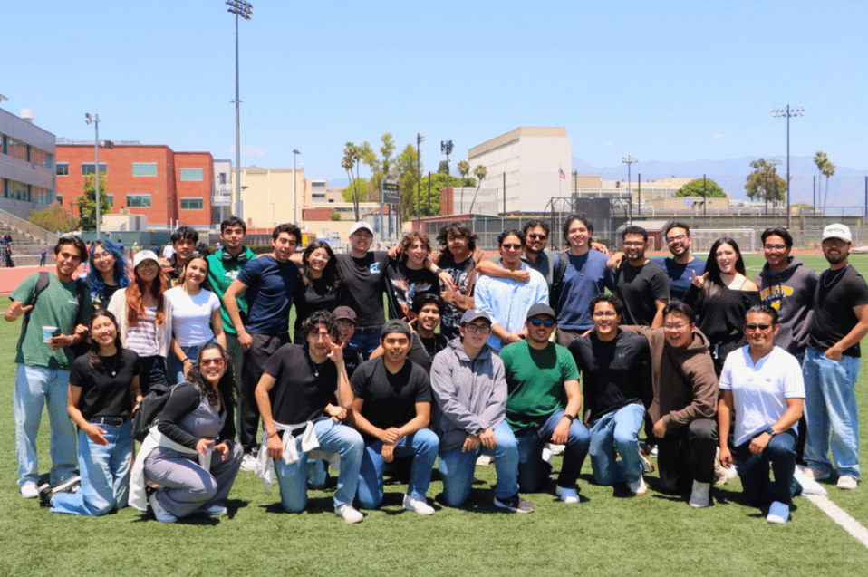 Alumnos de la Escuela de Ingeniería de CETYS Universidad Campus Tijuana y grupo estudiantil CADIS.