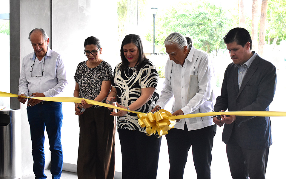 Inauguran expo Rumo-rosa del maestro Carlos Coronado [GALERÍA]