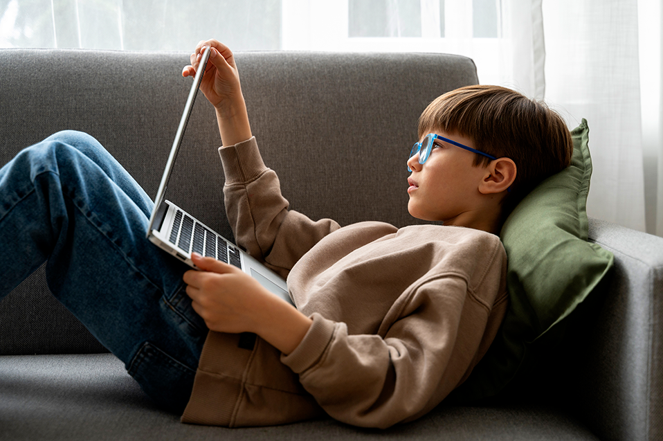 Distracción digital vs. TDA: Claves para entender la atención en los jóvenes