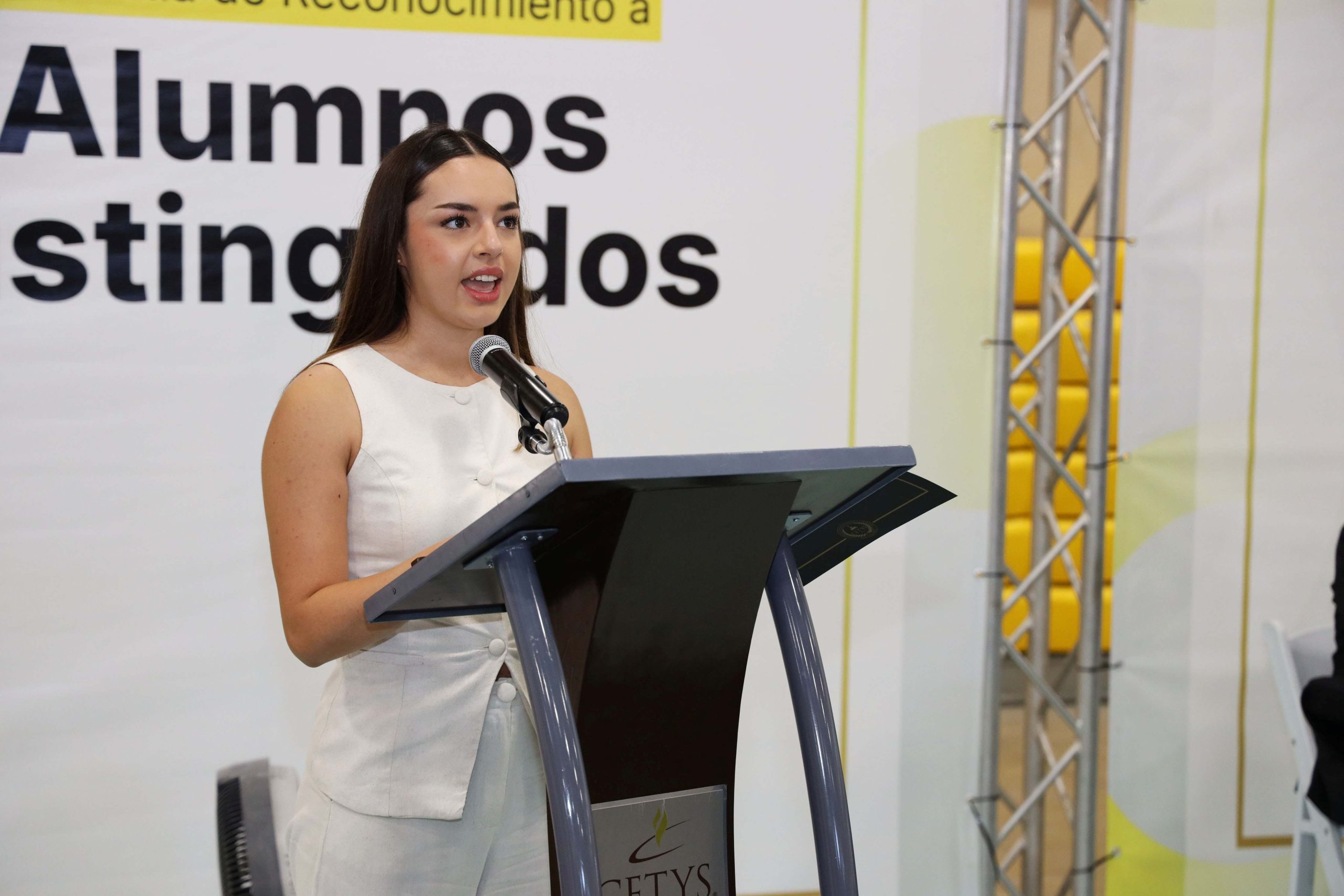 Ana Sofía Alcázar Peterson, quien cursa el 3er. semestre de la Licenciatura en Logística y Comercio Internacional