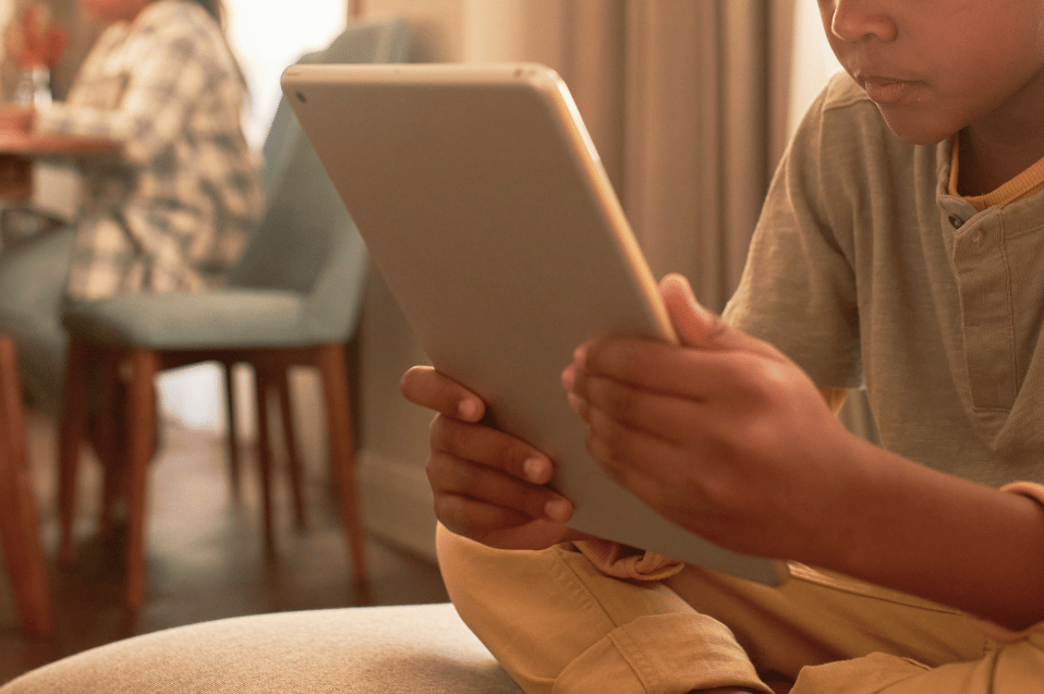Regulación del uso de dispositivos en escuelas requiere educación digital y familiar: Experta CETYS